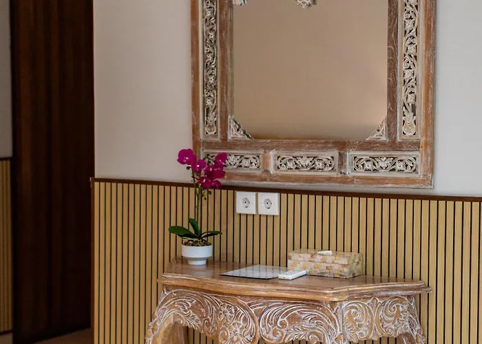 Narada And Bed & Breakfast